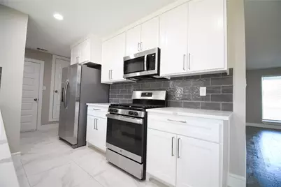 1422 Addington Street, Irving, TX 75062 - Photo 3