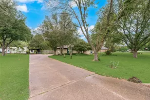 208 Lorene Dr, Red Oak, TX 75154 - Photo 5
