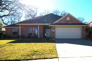 808 Royal Oak Ln, Burleson, TX 76028 - Photo 1