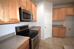 808 Royal Oak Ln, Burleson, TX 76028 - Photo 9