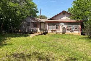 619 W College St, Jacksboro, TX 76458 - Photo 3