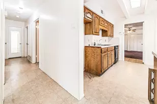 3705 Flamingo Ln, Irving, TX 75062 - Photo 7