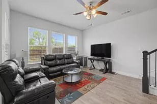 537 Hutchinson Ln, Lewisville, TX 75077 - Photo 9