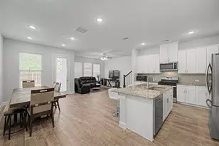 537 Hutchinson Ln, Lewisville, TX 75077 - Photo 3