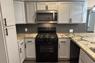722 SE 11th St, Grand Prairie, TX 75051 - Photo 9