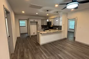 722 SE 11th St, Grand Prairie, TX 75051 - Photo 5