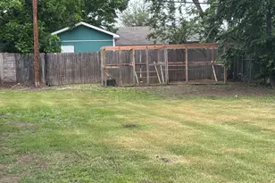 722 SE 11th St, Grand Prairie, TX 75051 - Photo 25