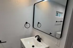 722 SE 11th St, Grand Prairie, TX 75051 - Photo 17