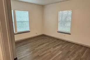 722 SE 11th St, Grand Prairie, TX 75051 - Photo 13