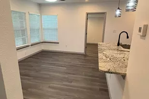 722 SE 11th St, Grand Prairie, TX 75051 - Photo 7