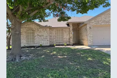 557 Marybeth Drive, Burleson, TX 76028 - Photo 3