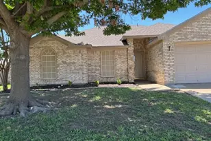 557 Marybeth Dr, Burleson, TX 76028 - Photo 3