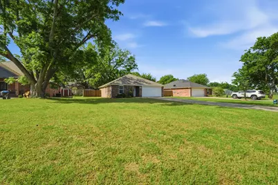 402 Robertson Street, Collinsville, TX 76233 - Photo 3
