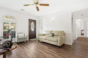 326 Independence Dr, Garland, TX 75043 - Photo 5
