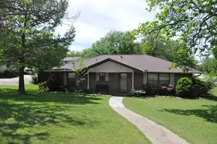 304 Bennett Cir, DeSoto, TX 75115 - Photo 1