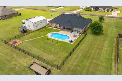 11210 Lakecrest Drive, Sanger, TX 76266 - Photo 3