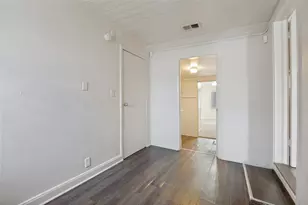 1106 Jackson St, Carrollton, TX 75006 - Photo 5