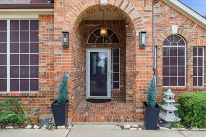 520 E Sandra Lane, Grand Prairie, TX 75052 - Photo 3