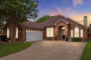 520 E Sandra Ln, Grand Prairie, TX 75052 - Photo 1