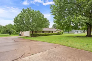 2416 Gary Ln, Waco, TX 76708 - Photo 11