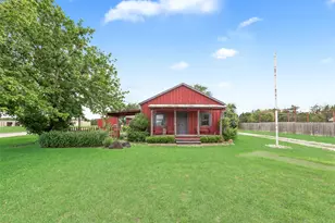 1321 Meadow St, DeSoto, TX 75115 - Photo 3