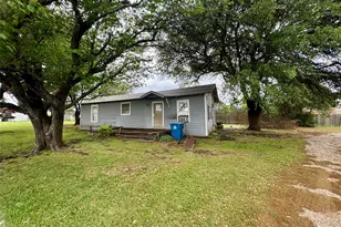 1321 Meadow St, DeSoto, TX 75115 - Photo 5