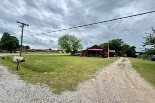 1321 Meadow St, DeSoto, TX 75115 - Photo 3
