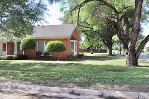 211 Spill St, Winters, TX 79567 - Photo 3