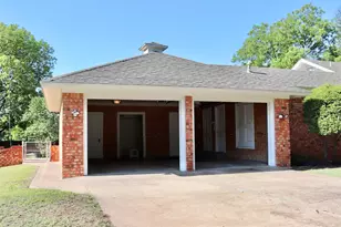 211 Spill St, Winters, TX 79567 - Photo 5