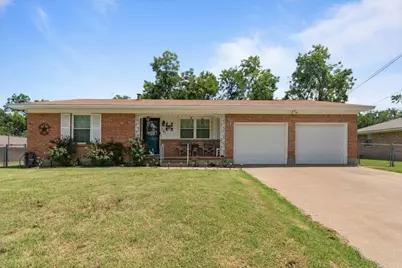 107 Woodard Avenue, Cleburne, TX 76033 - Photo 1