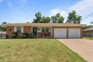 107 Woodard Ave, Cleburne, TX 76033 - Photo 1