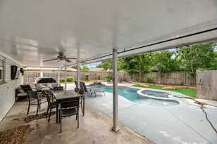 1906 Surrey Cir, Grand Prairie, TX 75050 - Photo 33