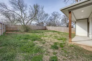 924 W Collins St, Denison, TX 75020 - Photo 25