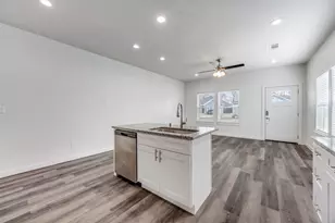 924 W Collins St, Denison, TX 75020 - Photo 7