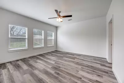 924 W Collins Street, Denison, TX 75020 - Photo 11