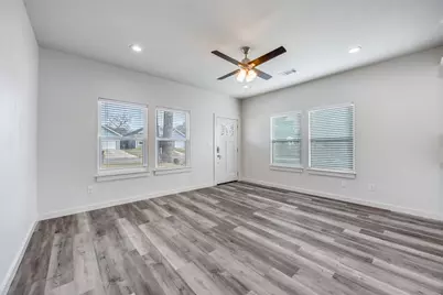 924 W Collins Street, Denison, TX 75020 - Photo 5
