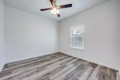 924 W Collins Street, Denison, TX 75020 - Photo 17