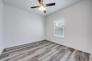 924 W Collins St, Denison, TX 75020 - Photo 17