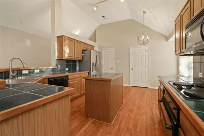 114 Midcrest Drive, Irving, TX 75063 - Photo 7
