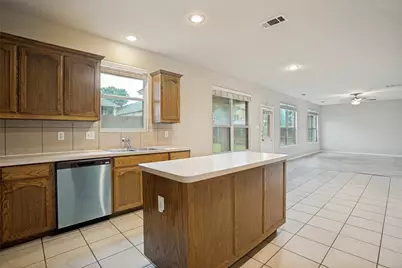 734 Crownpoint Court, Arlington, TX 76002 - Photo 11