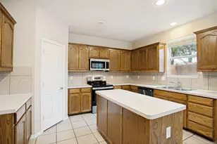 734 Crownpoint Ct, Arlington, TX 76002 - Photo 9
