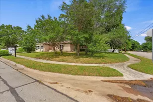 2002 Shawnee St, Denton, TX 76209 - Photo 29