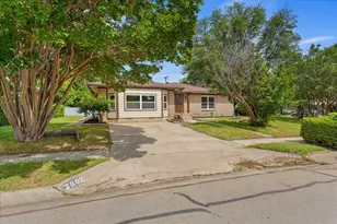2002 Shawnee St, Denton, TX 76209 - Photo 35