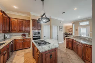 2215 Red Hawk Ln, Euless, TX 76039 - Photo 9