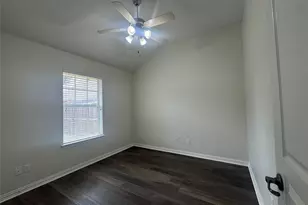 1010 Teresa Ct, Granbury, TX 76048 - Photo 11