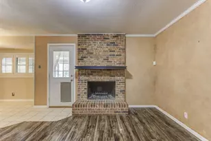 521 E Mustang St, Crowley, TX 76036 - Photo 9