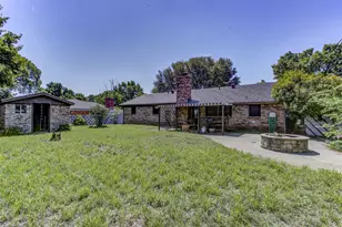 521 E Mustang St, Crowley, TX 76036 - Photo 25