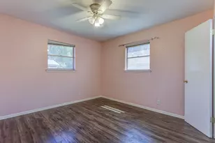 521 E Mustang St, Crowley, TX 76036 - Photo 21