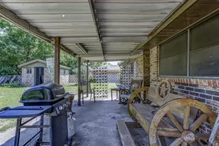 521 E Mustang St, Crowley, TX 76036 - Photo 27