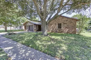 521 E Mustang St, Crowley, TX 76036 - Photo 3
